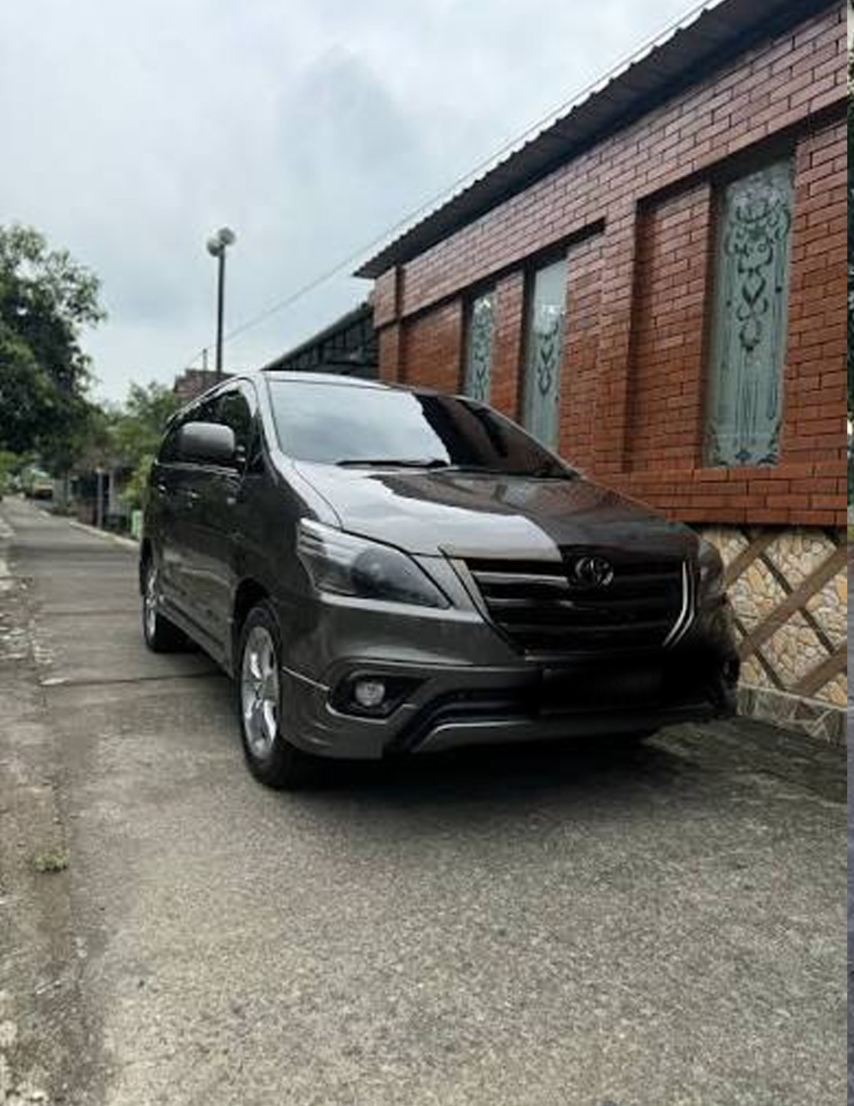Armada Toyota Innova CV GANDA Travel & Tour