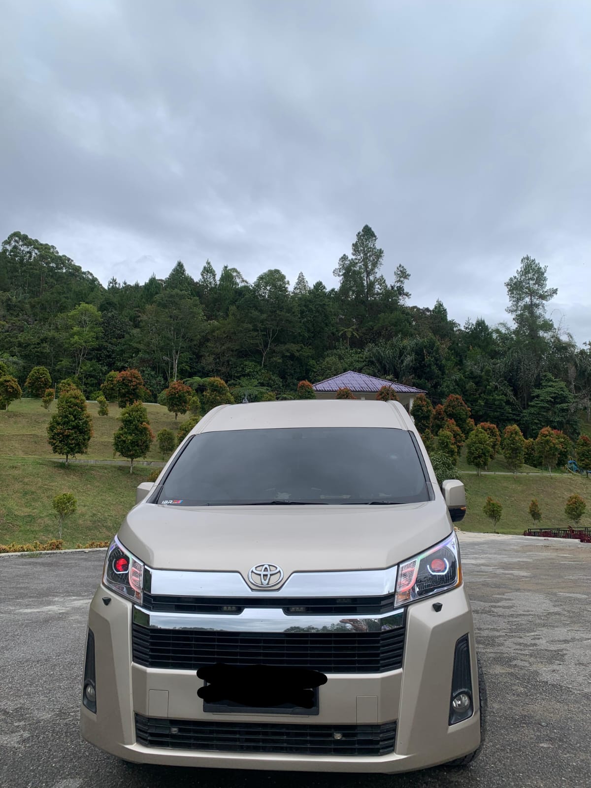 Armada Toyota Hiace CV GANDA Travel & Tour